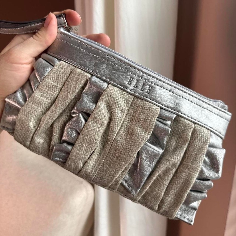 Vintage Y2K ELLE silver linen ruffled clutch